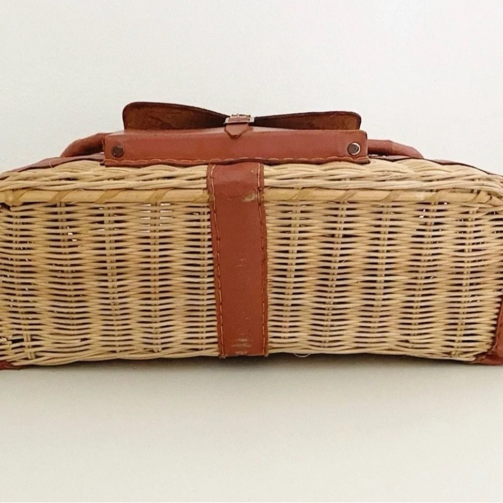 Vintage Wicker and Leather Fishing Creel Basket - Picture 7 of 8